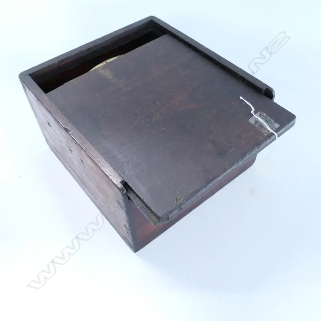 SIMPSON LAWRENCE & CO., GLASGOW BRASS GIMBALLED COMPASS IN BOX. Dia.185mm (DIAL NEEDS RESTORATION) IN TEAK BOX Image 1++